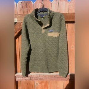 Patagonia Green Men’s Organic Cotton Snap-T Pull over with Tan Accents size M